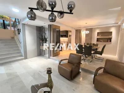En venta lujosa y moderna Casa en Villas de San Diego Country Club