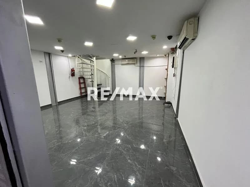 Alquiler. Local Comercial. Caricuao. Caracas.