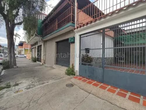 Casa + Local En Maracay La Barraca A Pocos Pasos De La Av. Bolivar. Ljsa 25-16310