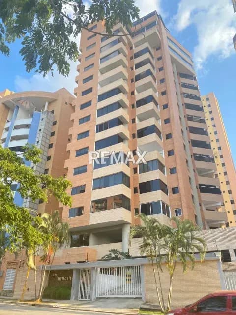 Se Alquila apartamento en la Urb Trigaleña. Edif Piemonte Totalmente Amoblado