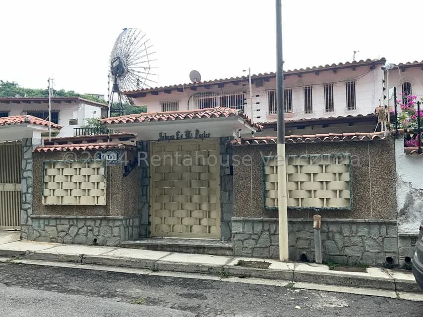 Casa (Multipes Niveles) en Venta en Colinas de Santa Monica, Distrito Metropolitano