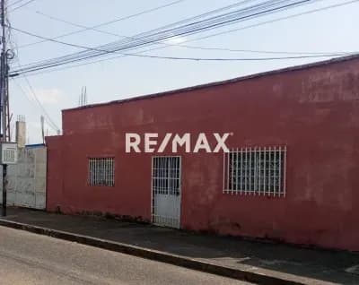 VENTA DE TERRENO CON ESTRUCTURA INICIAL PARA PROYECTO COMERCIAL