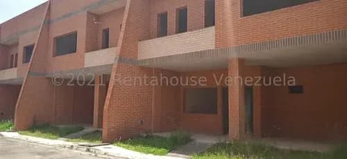 Excelente Townshouse En Venta, Ubicados En La Mejor Zona De La Ciudad 22-6200 Ec