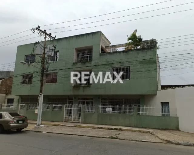 EXCLUSIVO EDIFICIO COMERCIAL Y RESIDENCIAL EN VENTA