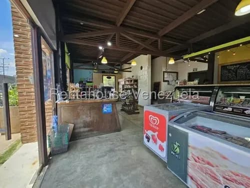 Local Comercial Con Amplio Terreno En Av. Los Médanos, Listo Para Emprender # 26-6790
