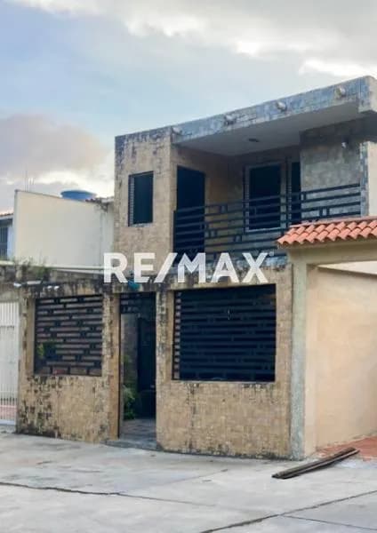 EN VENTA APARTO-QUINTA REMODELADO EN SABANA LARGA