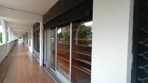 Centro Comercial El Parral. Local En Venta Dr