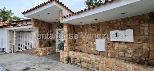 Vendo Extraordinaria Casa En Calle Ciega Cerrada Con Portón Eléctrico. Consta De Tres Plantas. Macaracuay !!! Aproveche Esta Oportunidad Única. Lo
