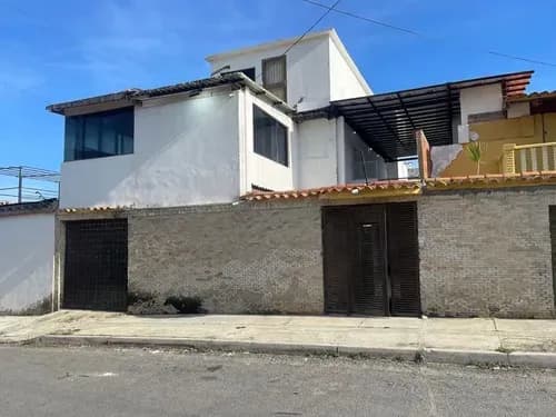 Casa Remodelada En Los Corales. Ref 719
