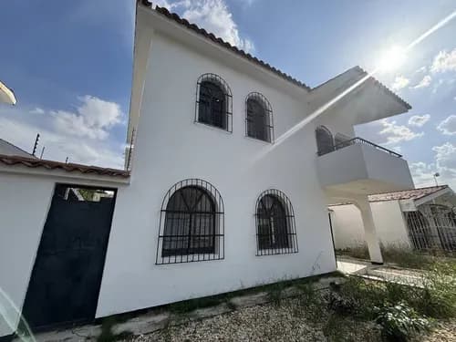 Casa En Alquiler En Urbanización Trigal Centro. Potencial Comercial. Cod. 318254