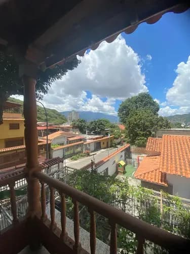 Vendo Excelente Quinta Muy Bien Ubicada Amplia De Dos Plantas. Adicionalmente Cuenta Con Tres Anexos Dos Con Dos Habitaciones, Dos Baños, Cocina Y Sala Otro Pequeño Tipo Estudio Muy Bien Mantenida