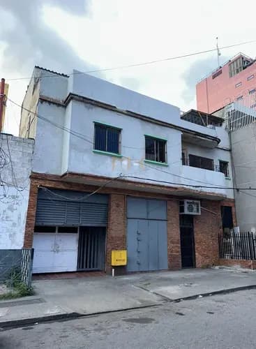 Edificio En Catia Caracas Zona Comercial