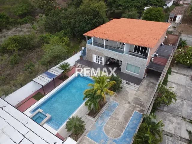 Vendo Imponente Casa Club en Urb Las Morochas San Diego Equipada