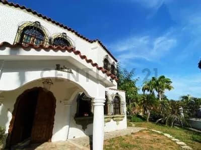 Casa de Dos Plantas en Jorge Coll