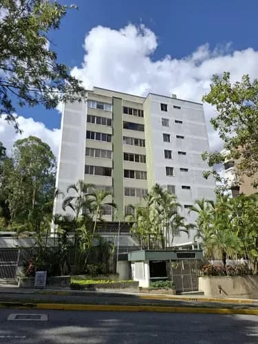 Los Naranjos Del Cafetal Precisos Apartamento Renovado Excelente Distribución 120 Metros 4 Habitaciones 3 Baños 2 Puestos En Sótano Vigilancia Permanente Maletero