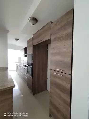 Marisela Correa Alquila Apartamento En Residencias Chelsea Court, El Parral, Valencia