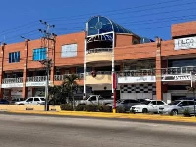 Alquiler de local disponible en el centro comercial camino real