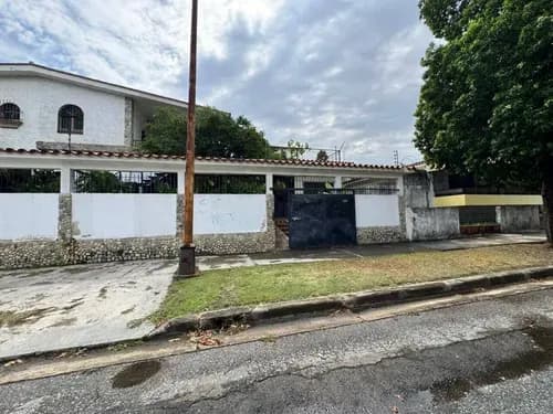 Yr Se Alquila Local Comercial En La Urb. Trigal Sur, A Pie De Calle