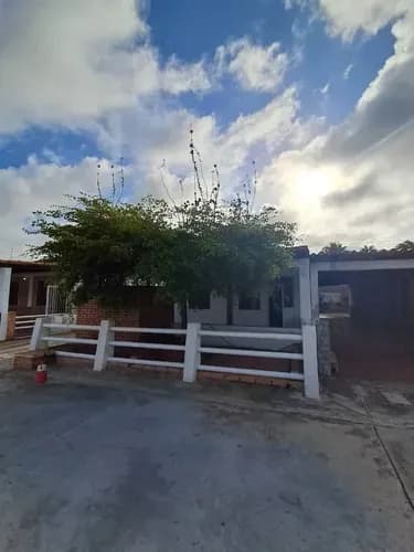 En Venta Casa Para Remodelar En El Conjunto Privado Los Corales Tucacas Estado Falcón / Emer