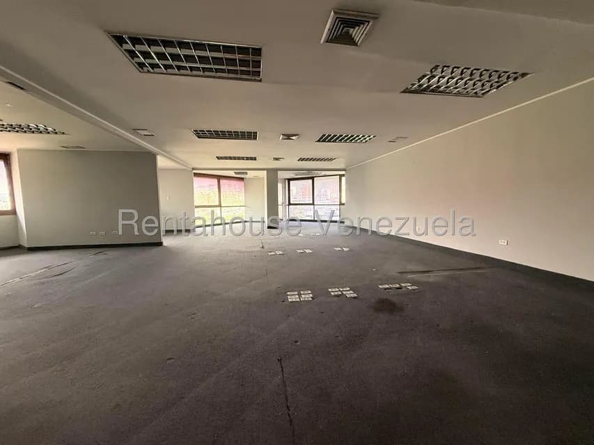 Comercial (Oficina) en Alquiler en Chuao, Distrito Metropolitano
