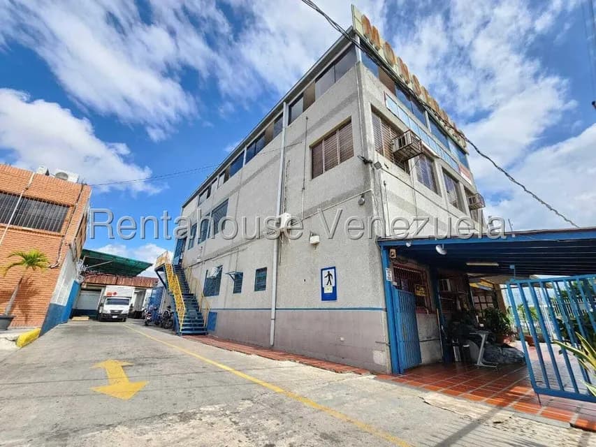 Comercial (Edificio) en Venta en Zona Industrial 1, Lara
