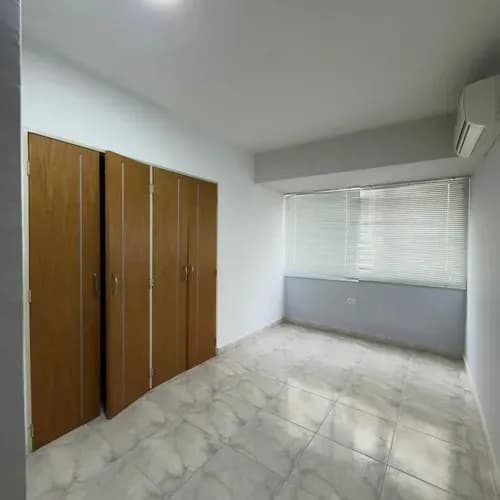 Oportunidad De Inversión Amplio Apartamento Con Triple Puesto De Estacionamiento Y Doble Respaldo Hídrico Residencias Tritón, Urbanización Trigaleña Alta Xpl-ind