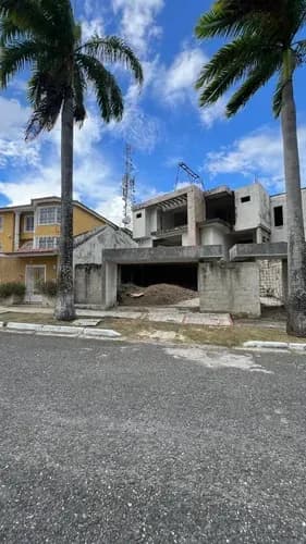 Venta Town House Obra Gris. Urbanización Guaracarima, La Victoria.