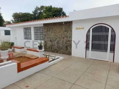 Se vende Casa Quinta Urb. La Coromoto