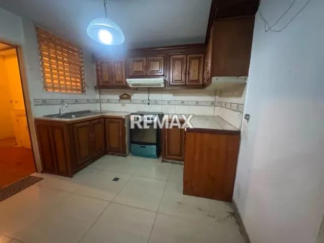 Alquilo amplia casa en excelente ubicación del municipio Carvajal. Av principal del amparo