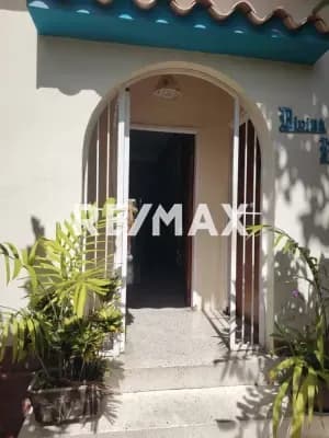 VENDO CASA URB CLUB HIPICO LAS TRINITARIAS