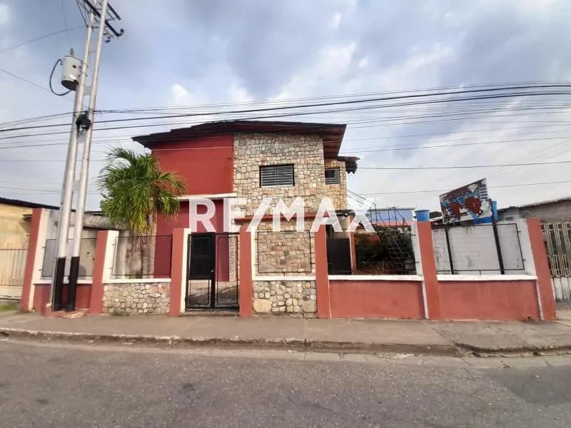En Venta Centro Empresarial Arena Plaza, ubicado en la Carrera 11, entre Calles 11 y 12. Sector La Arenosa. Guanare-Portuguesa