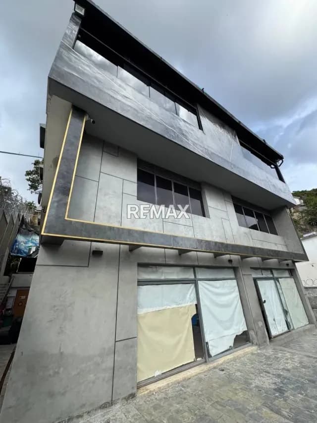 Casa Comercial en Los Chaguaramos.