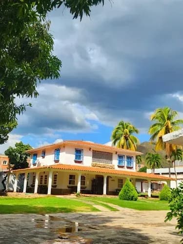 Eds Vende Casa Hermosa Con Amplio Terreno Y Galpón En Colinas De Mañongo - Elc-164