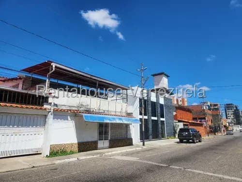 Karen Burgos Vende Casa Comercial En El Corazón De Nueva Segovia Barquisimeto, Amplio Salón, Ideal Para El Desarrollo De Tu Empresa.