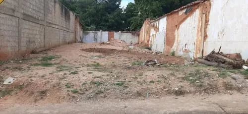 Oportunidad De Inversión En Terreno Con Ubicación Estratégica En Valencia Norte