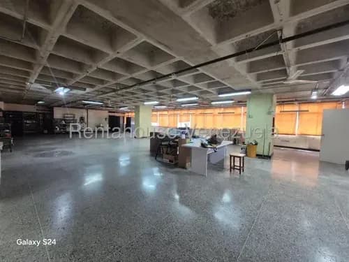 Se Alquila Galpón /depósito En La Urbina