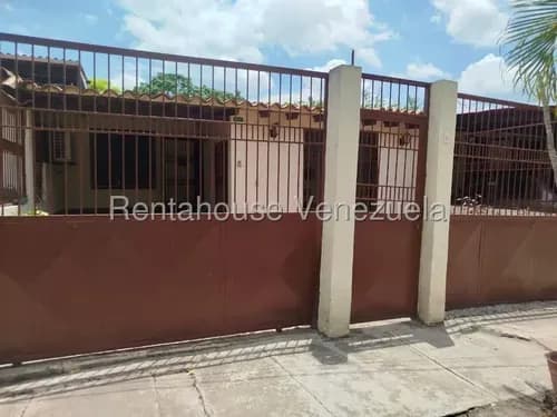 Rentahouse Lara Vende Hermosa Casa Con Espacios Luminosos Y Excelente Ubicación; 3 Hab, 2 Baños Y Amplias Áreas Recreativas Cerca De Colegios Y Centros Comerciales.