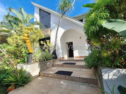 En Altos De Guataparo Valencia Casa En Venta Moderna Carabobo 26-8094