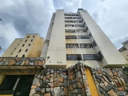 Nereida Lebrum Vende Apartamento En Casco Central De Naguanagua Con Acceso A Comercio Y Transporte Publico. Cod #26-19852