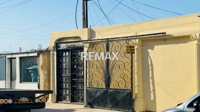 Venta casa más local en Antiguoaeropuerto