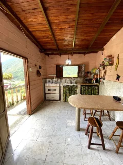 Amplia y Cómoda Casa en Venta Ubicado en Sector El Molino Parroquia La Puerta Estado Trujillo Cuenta con mas de 300 m2 de Construcción en una Vivienda Familiar