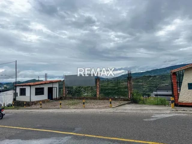 LOTE COMERCIAL PRIME: AV. DEMÓCRATA CON AV. LIBERTADOR