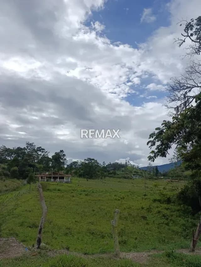 Venta de terreno ubicado en LLano grande via casa del Padre