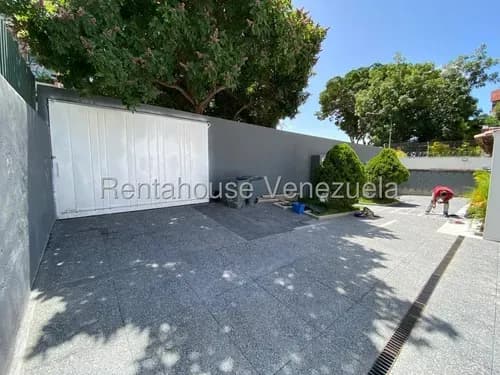 Terreno En Venta En La Castellana. 935 M2. Luis Infante 26-17271