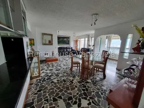 Af- De Oportunidad, Apartamento En Venta En Colinas De Santa Mónica, Remodelado, Con Vista Al Ávila, Ubicado En Calle Privada Con Vigilancia, Agua Constante