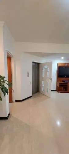 Ls Alquilo Lindo Apartamento En Conjunto Residencial Ubicado En Los Chorros, Tipo Club, Cuenta Con 2 Habitaciones 2 Baños. Ascensor Privado , Amoblado , Edf Tipo Club Vigilancia Y Piscina , Pozo De Ag
