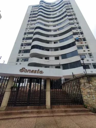 Luis Vivas Ofrece En Venta Apartamento En *urb. Los Mangos*, Edificio Sonesta. Valencia Norte (solo Clientes) Yt-pl