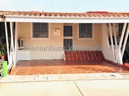 Hermosa Y Cómoda Casa En Venta En Urbanismo Privado Ubicado En Cabudare, Barquisimeto. Kn 26-19327