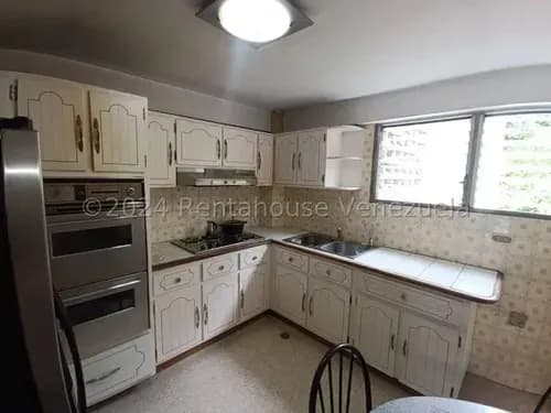 Agp Apartamento En Venta En El Marques, Amplio E Iluminados Espacios, Linda Vista 26-18222