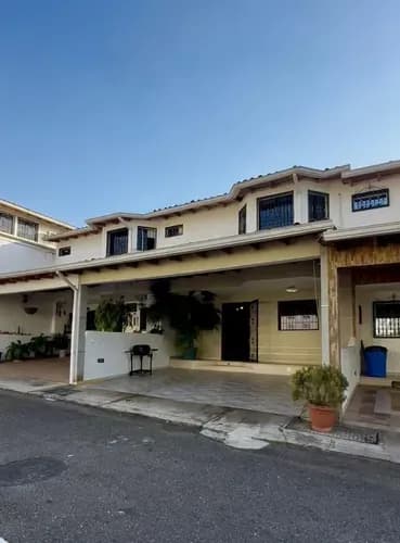 Casa En Venta Ubicada En La Urbanización Santísimo Salvador, Avenida Ferrero Tamayo.